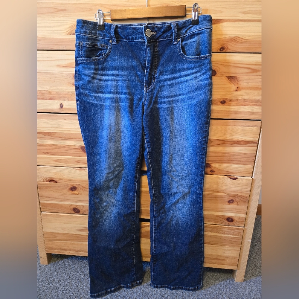 MAURICES EVERFLEX HIGH-RISE BOOTCUT JEANS. SIZE 12S.